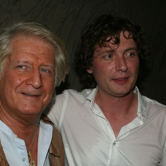 C'est une importante décision qu'a dû prendre Olivier Villa, le fils de Patrick Sébastien.

Patrick Sébastien et son fils Olivier Villa - Olivier Villa en concert à l'Olympia à Paris.