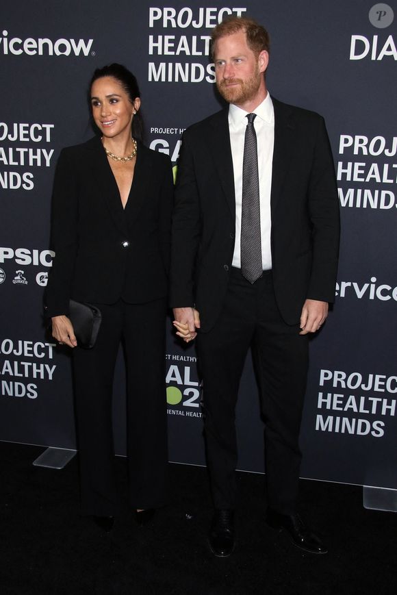 Le prince Harry, duc de Sussex et Meghan Markle, duchesse de Sussex, lors du 3ème gala annuel du projet "Healthy Minds" aux Spring Studios à New York City, New York, Etats-Unis, le 9 octobre 2025. © MPNC/Backgrid USA/Bestimage
