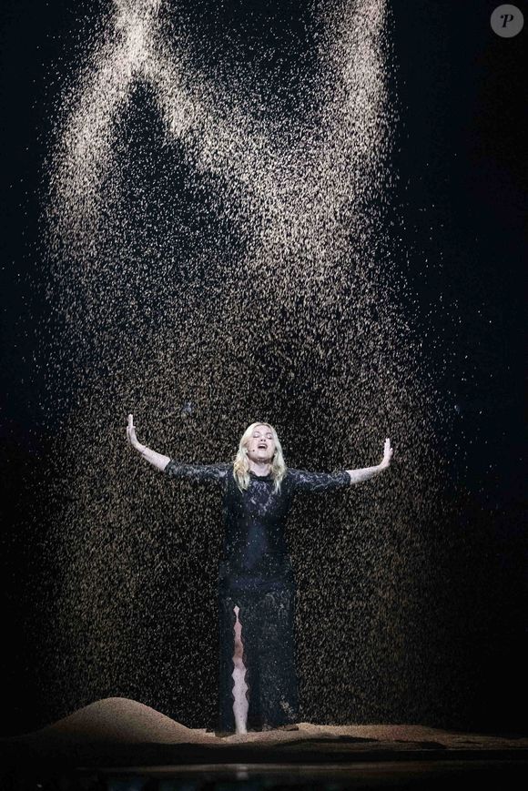 À Basel, en Suisse, le 15 mai, Louane lors du live de la 2nd demi finale du 69e concours de l'Eurovision (Credit Image: © Baden Roth/ZUMA Press Wire)