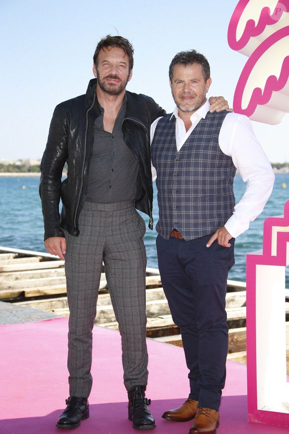 Samuel Le Bihan, Fabien Baiardi de la série "ALEX HUGO" sur le ponton de l'hôtel Barrière Le Majestic lors de la 4ème édition de Canneseries au Palais des Festivals à Cannes le 13 octobre 2021.

© Christophe Aubert via Bestimage