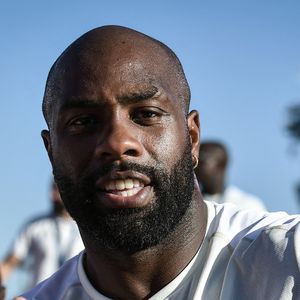 Ce choix stratégique s’inscrit dans une démarche de préservation de son corps en vue d’un ultime défi : les Jeux olympiques de Los Angeles en 2028. 

Teddy Riner, médaillé d'or de l'épreuve de judo par équipes mixtes, célébrant l'accueil des champions par les supporters au Parc des champions du Trocadéro, lors des Jeux olympiques de Paris 2024, le 5 août 2024. Photo par Firas Abdullah/ABACAPRESS.COM