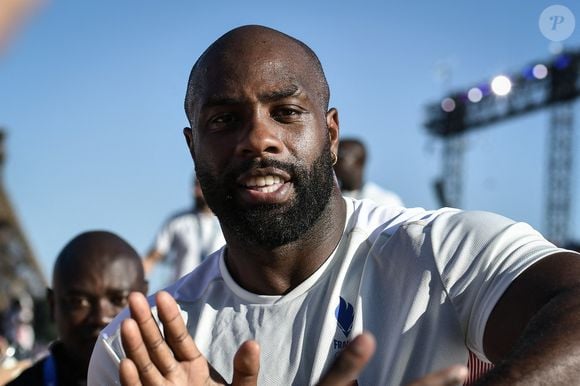 Ce choix stratégique s’inscrit dans une démarche de préservation de son corps en vue d’un ultime défi : les Jeux olympiques de Los Angeles en 2028. 

Teddy Riner, médaillé d'or de l'épreuve de judo par équipes mixtes, célébrant l'accueil des champions par les supporters au Parc des champions du Trocadéro, lors des Jeux olympiques de Paris 2024, le 5 août 2024. Photo par Firas Abdullah/ABACAPRESS.COM