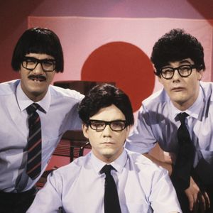 En France, lors d'un sketch parodiant le journal télévisé au Japon, de gauche à droite, Les Inconnus Pascal Légitimus, Didier Bourdon et Bernard Campan. Mars 1990. Bestimage