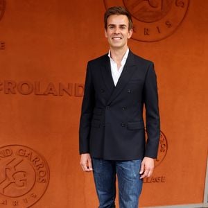 Sa fille s'appelle Colette

Jean-Baptiste Marteau au photocall du village ((night session) lors des Internationaux de France de Tennis de Roland Garros 2026, à Paris, France, le 5 juin 2026. © Jacovides-Moreau/Bestimage