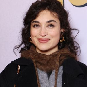 En parallèle, elle poursuit sa carrière musicale avec la sortie de son single Que ma peau.

Camelia Jordana assiste au spectacle " Lumière ! "au Grand Rex à Paris, France, le 12 décembre 2025. © Jerome Domine/Abacapress.com