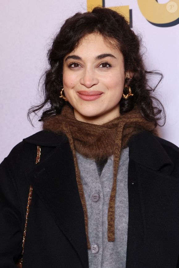 En parallèle, elle poursuit sa carrière musicale avec la sortie de son single Que ma peau.

Camelia Jordana assiste au spectacle " Lumière ! "au Grand Rex à Paris, France, le 12 décembre 2025. © Jerome Domine/Abacapress.com