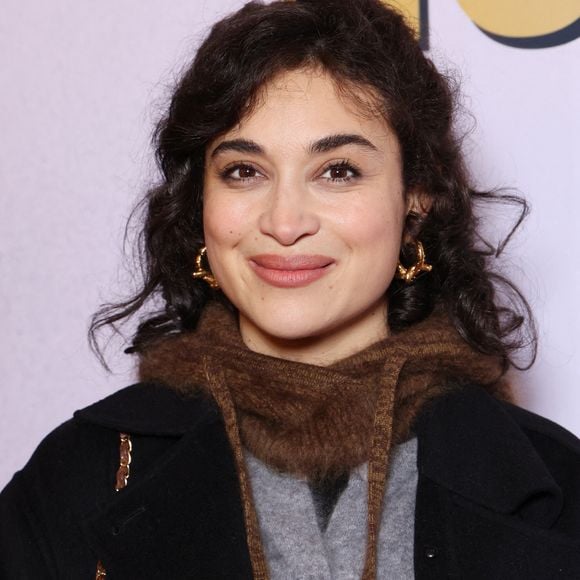 En parallèle, elle poursuit sa carrière musicale avec la sortie de son single Que ma peau.

Camelia Jordana assiste au spectacle " Lumière ! "au Grand Rex à Paris, France, le 12 décembre 2025. © Jerome Domine/Abacapress.com