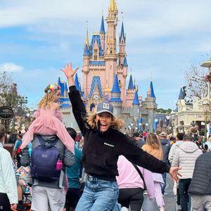 Les deux comédiens se sont envolés en direction de la Floride.

Philippe Lacheau et Elodie Fontan s'éclatent à Disney World en Floride.