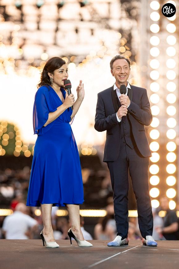 Exclusif - Anaïs Baydemir et Stéphane Bern en backstage scène lors du concert de Paris avec l'Orchestre national de France pour France 2 en partenariat avec Radio France au pied de la Tour Eiffel le 13 juillet 2026.

© Perusseau / Veeren / Bestimage