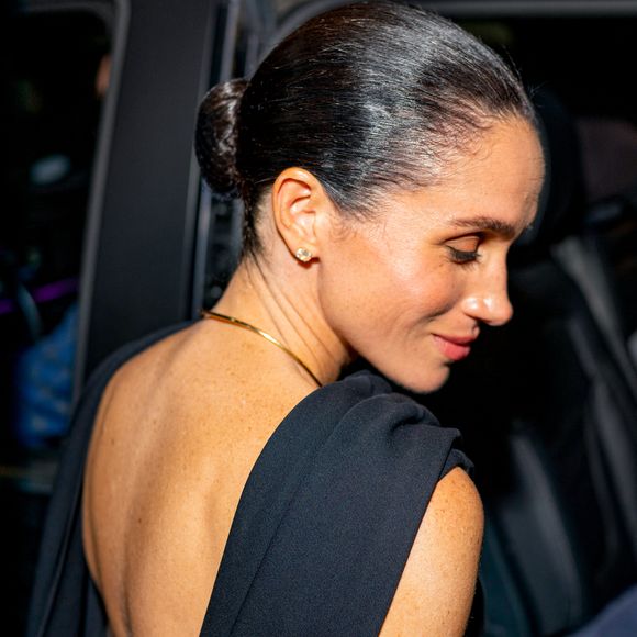 Il s'agit de sa première visite en Europe depuis plusieurs années.

Meghan Markle, duchesse de Sussex, - Arrivées et sorties de la soirée privée Balenciaga au restaurant Sugaar lors de la Fashion Week de Paris (PFW), à Paris, France, le 4 octobre 2025. © Yehiel Chekroune/Bestimage
