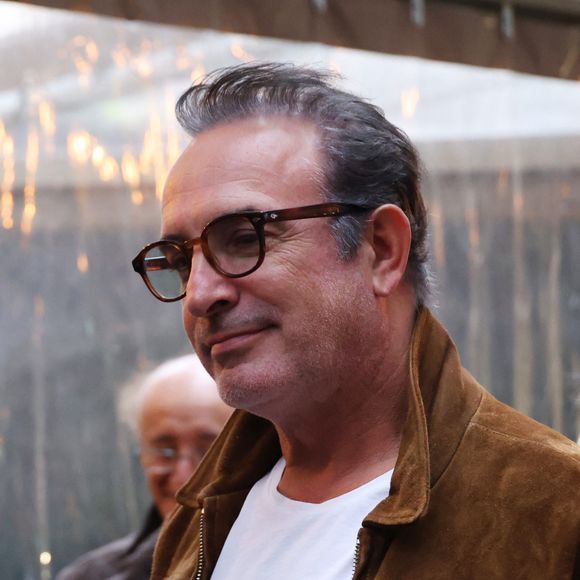 Jean Dujardin - Vernissage de l'exposition photos et du livre "La Boxe fait son cinéma" à l’hôtel Brach à Paris le 23 Septembre 2025. © Denis Guignebourg/Bestimage