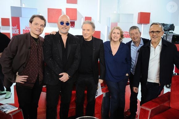 Par la suite, c'est autour de Bénabar que l'émission s'est concentrée.

Exclusif - Bénabar, Pascal Obispo, Michel Drucker, Stéphanie Le Quellec, Frédéric Bouraly et Emmanuel Chaunu lors de l'enregistrement de l'émission "Vivement dimanche" au studio Rive Gauche, présentée par M. Drucker avec une diffusion sur France 3 le 1er février 2026. © Guillaume Gaffiot/Bestimage