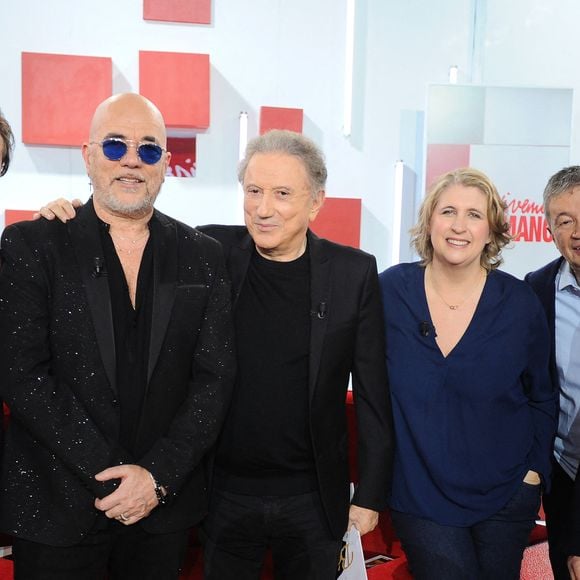 Par la suite, c'est autour de Bénabar que l'émission s'est concentrée.

Exclusif - Bénabar, Pascal Obispo, Michel Drucker, Stéphanie Le Quellec, Frédéric Bouraly et Emmanuel Chaunu lors de l'enregistrement de l'émission "Vivement dimanche" au studio Rive Gauche, présentée par M. Drucker avec une diffusion sur France 3 le 1er février 2026. © Guillaume Gaffiot/Bestimage