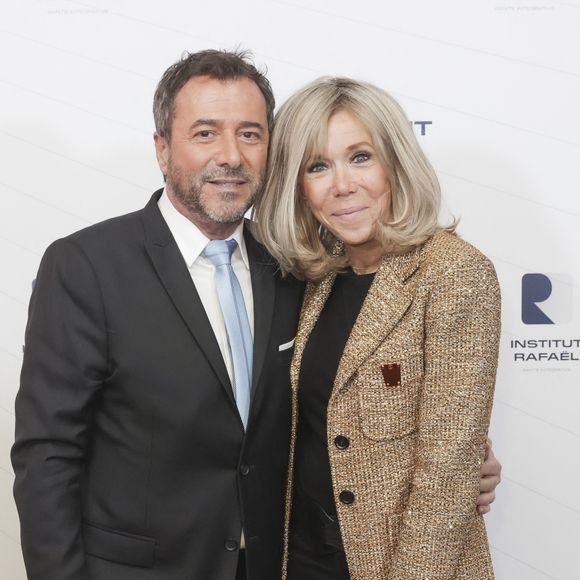 qui connaît d'ailleurs très bien Brigitte Macron.

Exclusif - Bernard Montiel, Brigitte Macron - De nombreuses personnalités sont venues assister au dîner de gala annuel de l'Institut Rafaël-Santé intégrative au Pavillon Gabriel à Paris le 8 novembre 2022
© Jacques Bensoussan / Bestimage