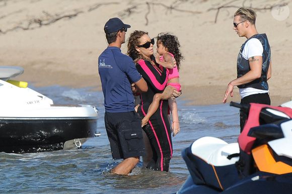 Elle s'est toujours battue pour que ses enfants Monroe et Moroccan Scott ne manquent de rien et l'a une fois de plus prouvé.

Please hide the children’s faces prior to the publication - Mariah Carey is seen at the beach with her twins Moroccan and Monroe on June 22, 2015 in Sardinia, Italy. Photo by Olycom/ABACAPRESS.COM
