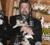 Ses “Chuck Norris Facts” ont renforcé sa popularité sur Internet, faisant de lui une figure quasi légendaire de la pop culture.

Chuck Norris à la soirée VIP Gut Aiderbichl Christmas Market à Henndorf en Autriche, le 12 novembre 2019.

Backgrid USA / Bestimage