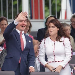 La princesse Beatrice d'York et son mari Edoardo Mapelli Mozzi, la princesse Eugenie d'York et son mari Jack Brooksbank - La famille royale d'Angleterre lors du concert devant le palais de Buckingham à Londres, à l'occasion du jubilé de platine de la reine d'Angleterre. Le 4 juin 2022