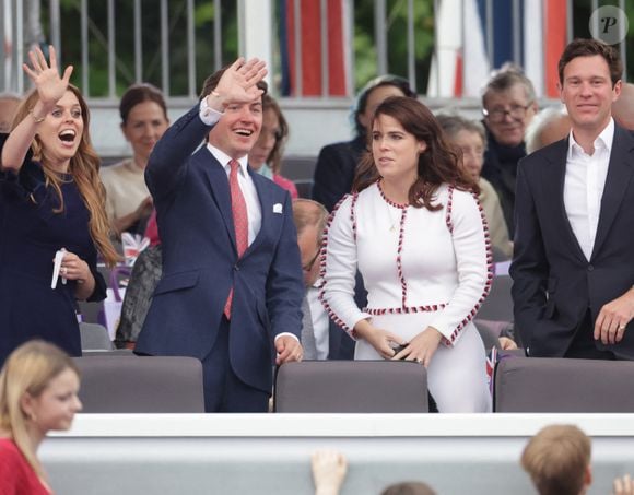 La princesse Beatrice d'York et son mari Edoardo Mapelli Mozzi, la princesse Eugenie d'York et son mari Jack Brooksbank - La famille royale d'Angleterre lors du concert devant le palais de Buckingham à Londres, à l'occasion du jubilé de platine de la reine d'Angleterre. Le 4 juin 2022