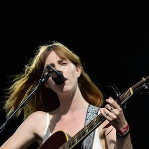Il s'agit d'une brillante chanteuse et musicienne

Lonny en concert lors du festival Fnac Live sur le parvis de l'Hôtel de Ville de Paris. Le 29 juin 2022
© Jérémy Melloul / Bestimage