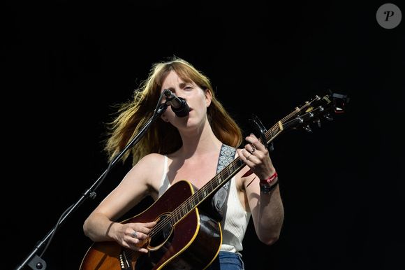 Il s'agit d'une brillante chanteuse et musicienne

Lonny en concert lors du festival Fnac Live sur le parvis de l'Hôtel de Ville de Paris. Le 29 juin 2022
© Jérémy Melloul / Bestimage
