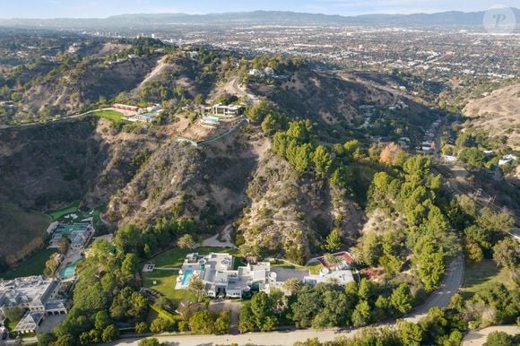 Exclusif - La nouvelle villa de Kanye West à Beverly Hills. Kanye a finalisé l'achat hors marché pour 35 millions de dollars. La propriété de style méditerranéen comprend environ 1900 m2 d'espace habitable, des jardins privés et des vues panoramiques sur la ville. Los Angeles, le 15 décembre 2024.