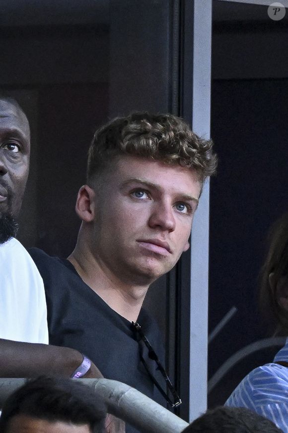 Léon Marchand - Les célébrités assistent aux épreuves d'athlétisme lors des Jeux Olympiques de Paris2024 (JO), le 8 août 2024. 
© Perusseau-Jacovides / Bestimage