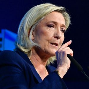 Marine Le Pen lors d'un meeting à Etrepagny le 15 décembre 2024

© Christian Liewig / Bestimage