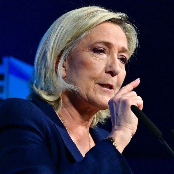 Marine Le Pen lors d'un meeting à Etrepagny le 15 décembre 2024

© Christian Liewig / Bestimage