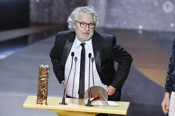 Et a notamment joué dans tous les films d'Albert Dupontel, exception faite du film "Au revoir là-haut". 

Nicolas Marié sur scène lors de la 46ème cérémonie des César à l'Olympia à Paris le 12 mars 2021. © Pierre Villard/ Pool / Bestimage