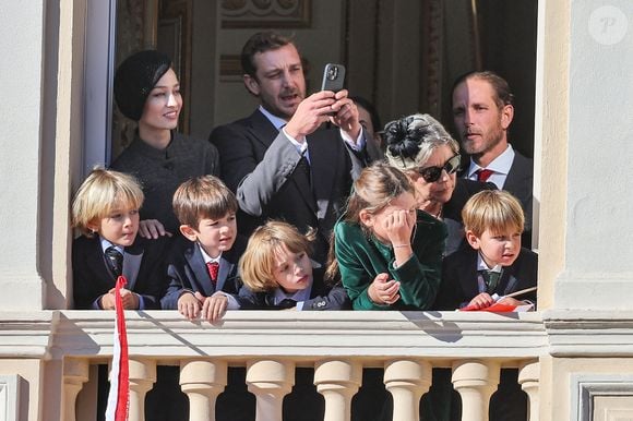 Beatrice Borromeo, Stefano Ercole Carlo Casiraghi, la princesse Caroline de Hanovre, Balthazar Casiraghi-Rassam, India Casiraghi, Francesco Carlo Albert Casiraghi, Pierre Casiraghi et Maximilian Casiraghi et Andrea Casiraghi - La famille princière de Monaco au balcon du palais, à l'occasion de la Fête Nationale de Monaco, le 19 novembre 2024. © Jacovides-Bebert/Bestimage