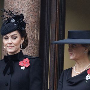 Catherine Kate Middleton, princesse de Galles et Sophie Rhys-Jones duchesse d'Edimbourg honorent les disparus des deux guerres mondiales lors de la cérémonie Remembrance Sunday ( Dimanche du souvenir ) au Cénotaphe à Londres.