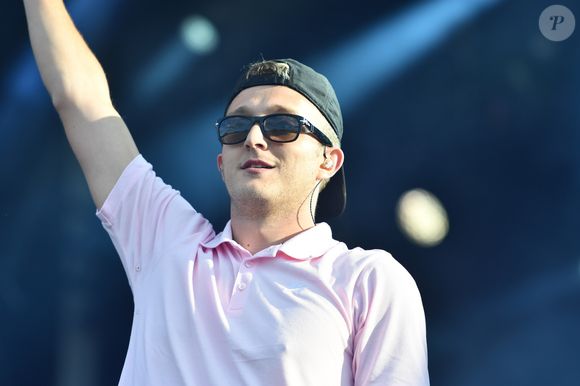 “Elle était à mort en train de me demander tous les jours de travailler”, se souvient-il

Vald - Festival Solidays à l'Hippodrome de Longchamp à Paris - Jour 3 le 25 juin 2017. © Lionel Urman/Bestimage