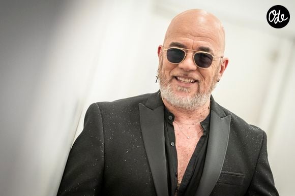 PAscal Obispo en backstage de l'enregistrement de l'émission "Serge Lama, le dernier rappel" présentée par F. Bollaert, diffusée le vendredi 21 novembre 2025 sur France 3 à 21h10, au théâtre Marigny à Paris, France, le 29 avril 2025. © Clovis-Moreau/Bestimage