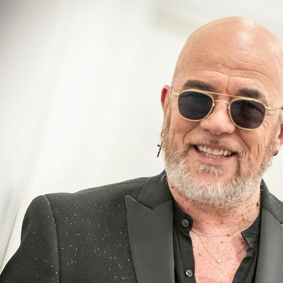 PAscal Obispo en backstage de l'enregistrement de l'émission "Serge Lama, le dernier rappel" présentée par F. Bollaert, diffusée le vendredi 21 novembre 2025 sur France 3 à 21h10, au théâtre Marigny à Paris, France, le 29 avril 2025. © Clovis-Moreau/Bestimage