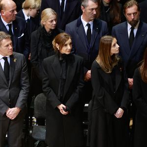 Eleonora Rajneri, Le prince Serge de Yougoslavie, La princesse Elena de Yougoslavie, Stanislas Fougeron, Le prince Aimone et la princesse Olga de Savoie Aoste, Marina Ricolfi Doria, Le prince Emmanuel-Philibert de Savoie, La princesse Clotilde Courau de Savoie, La princesse Vittoria de Savoie, La princesse Luisa de Savoie - La cérémonie funéraire de Victor Emmanuel de Savoie, fils du dernier roi d'Italie, en la cathédrale Saint-Jean-Baptiste de Turin.