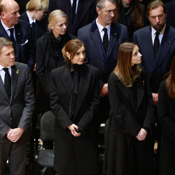 Eleonora Rajneri, Le prince Serge de Yougoslavie, La princesse Elena de Yougoslavie, Stanislas Fougeron, Le prince Aimone et la princesse Olga de Savoie Aoste, Marina Ricolfi Doria, Le prince Emmanuel-Philibert de Savoie, La princesse Clotilde Courau de Savoie, La princesse Vittoria de Savoie, La princesse Luisa de Savoie - La cérémonie funéraire de Victor Emmanuel de Savoie, fils du dernier roi d'Italie, en la cathédrale Saint-Jean-Baptiste de Turin.