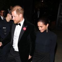 Harry et Meghan n’assument pas, ils font retirer des photos d’une soirée d’anniversaire très VIP où ils étaient présents