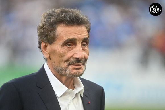 À l'époque, le club était confronté à d'importantes difficultés financières et risquait une rétrogradation administrative en Pro D2, comme le rapportait l'AFP. 

Mohed Altrad, président du Montpellier Hérault Rugby - E.Macron (président de la République Française), assiste à la victoire des Toulousains face à Montpellier (28 - 20) en finale du Top 14 au stade de France, le 27 juin 2026. © Christian Liewig / Bestimage