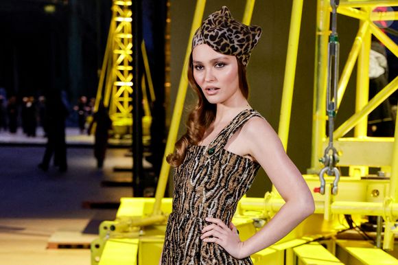 Lily-Rose Depp au photocall du défilé Chanel Collection Femme Prêt-à-Porter Automne/Hiver 2026-2027 lors de la Fashion Week de Paris (PFW) au Grand Palais, à Paris, France, le 9 mars 2026. © Olivier Borde/Bestimage