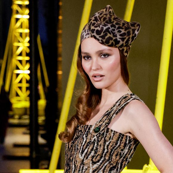 Lily-Rose Depp au photocall du défilé Chanel Collection Femme Prêt-à-Porter Automne/Hiver 2026-2027 lors de la Fashion Week de Paris (PFW) au Grand Palais, à Paris, France, le 9 mars 2026. © Olivier Borde/Bestimage