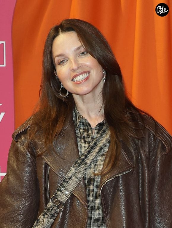 Tant de vidéos qui témoignent de l'ambiance bienveillante qui entoure l'arrivée de l'artiste québécoise dans l'Hexagone.

Lydia Bouchard - Inauguration de l'appart de la "Star Academy" à Paris le 14 octobre 2026. 

© Coadic Guirec /Bestimage