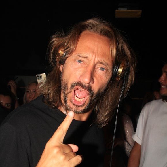 Exclusif - Bob Sinclar mixe aux platines devant ses enfants lors d'une soirée au VIP Room à Saint-Tropez le 26 juillet 2023. © Philippe Baldini/Bestimage