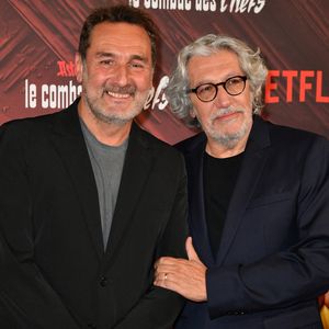Alain Chabat s'est présenté avec Tiara, mais aussi avec son ami Gilles Lellouche qui fait partie du casting de la série.

Gilles Lellouche et Alain Chabat - Photocall de la série Netflix "Astérix et Obélix: le combat des chefs" au Cirque d'Hiver Bouglione à Paris le 29 avril 2025. © Veeren/Bestimage