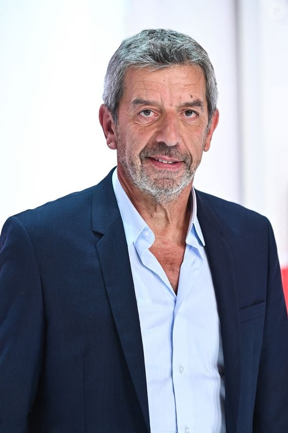 Exclusif - Michel Cymes lors de l'enregistrement de l'émission "Vivement Dimanche" au Studio Gabriel et diffusée le 30 octobre 2022 sur France 3.
Photos du 16 octobre 2022.

© Guillaume Gaffiot / Bestimage