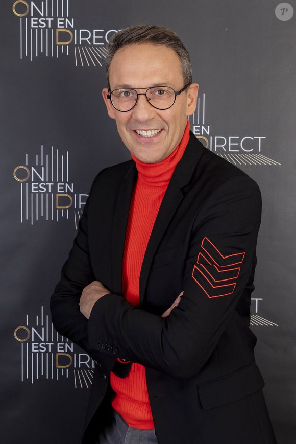 Ce à quoi avait fini par réagir Julien Courbet sur X. "Vu que je n'ai parlé à aucun media... je ne sais pas quoi  vous dire... En tout cas ça ne vient pas de moi. Bonne soirée à tous !", a-t-il simplement déclaré.

Exclusif - Julien Courbet (RTL) - Backstage de l'enregistrement de l'émission "On Est En Direct" (OEED), Spéciale 100 ans de la radio, présentée par L.Ruquier, diffusée sur France 2 le 8 mai
© Jack Tribeca / Bestimage