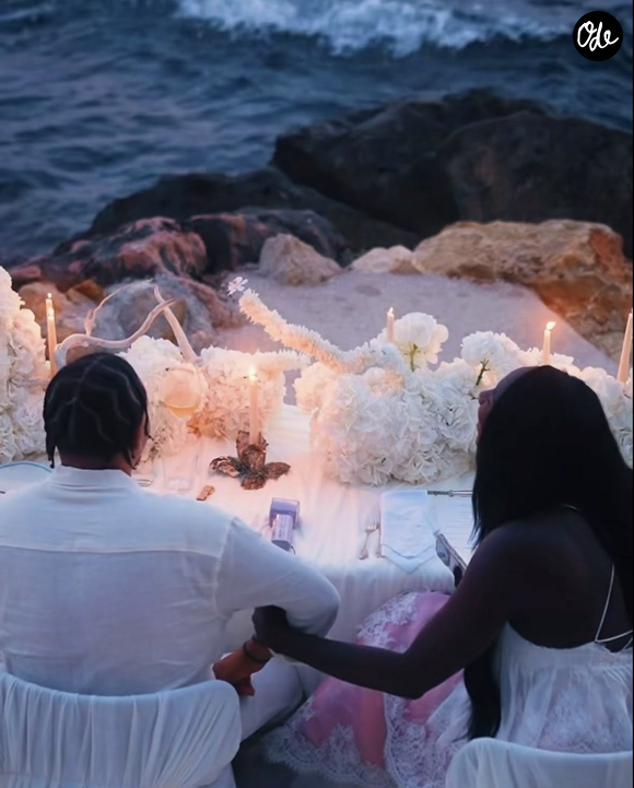Le rappeur de 24 ans, qui partage la vie de la chanteuse de 31 ans, a organisé un moment particulièrement romantique au bord de la mer.


Le rappeur RK a partagé la vidéo de sa demande en mariage à Aya Nakamura sur Instagram le 7 août 2026.