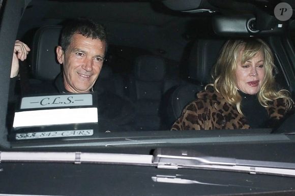 Melanie Griffith, Antonio Banderas et sa compagne N. Kimpel quittent le restaurant San Vicente Bungalows à Los Angeles, le 5 février 2020, où se déroulait l'anniversaire de l'actrice S. Foster. Photo par Backgrid USA / Bestimage