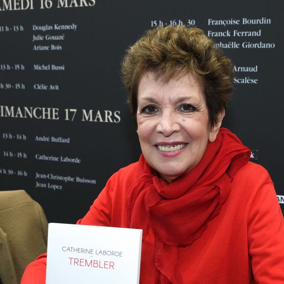 Elle a pris cela au pied de la lettre.

Catherine Laborde - Salon du Livre à la Porte de Versailles de Paris, le 17 mars 2019. © Lionel Urman/Bestimage