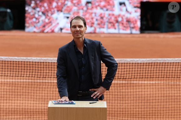 Rafael Nadal a eu droit à un vibrant hommage à Roland-Garros

Hommage à Rafael Nadal lors des Internationaux de France de Tennis de Roland Garros 2025, sur le court Philippe-Chatrier au Complexe Roland-Garros à Paris, France, le 25 mai 2025. © Jean-Charles Caslot/Pool FFT/Bestimage
