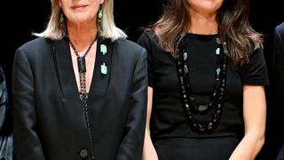 Charlotte Casiraghi parfaitement assortie à sa mère Caroline de Monaco : élégance noire pour une cérémonie princière